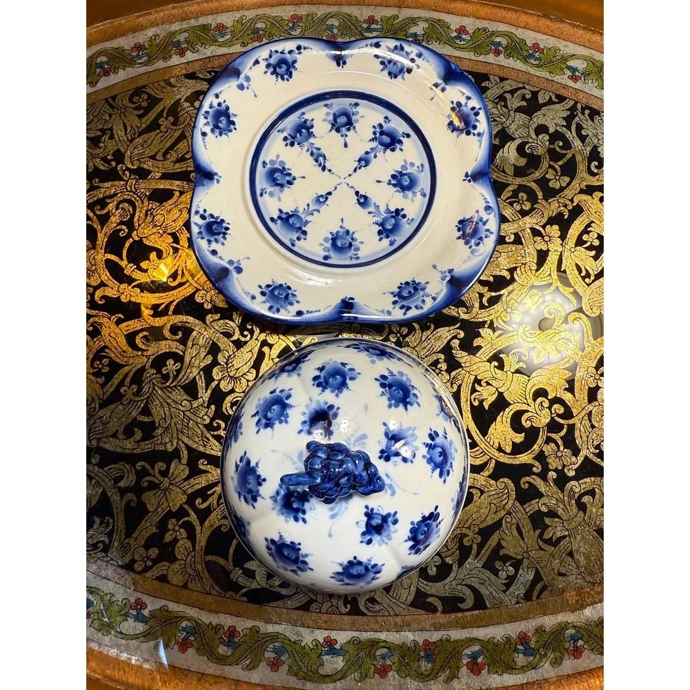 Vintage Gzhel Blue White Porcelain‎ Butter or Cheese Dish with Grape Finial